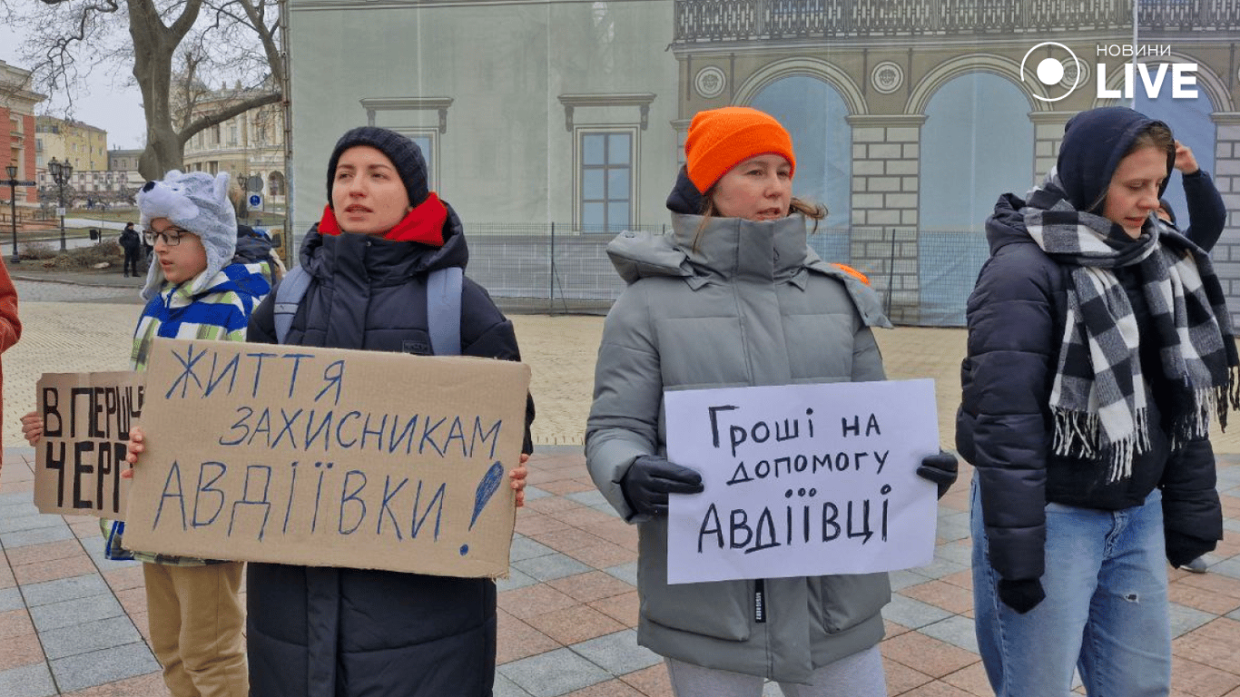 В Одессе люди требуют пересмотра бюджетных расходов и вывода военных из Авдеевки - фото 4