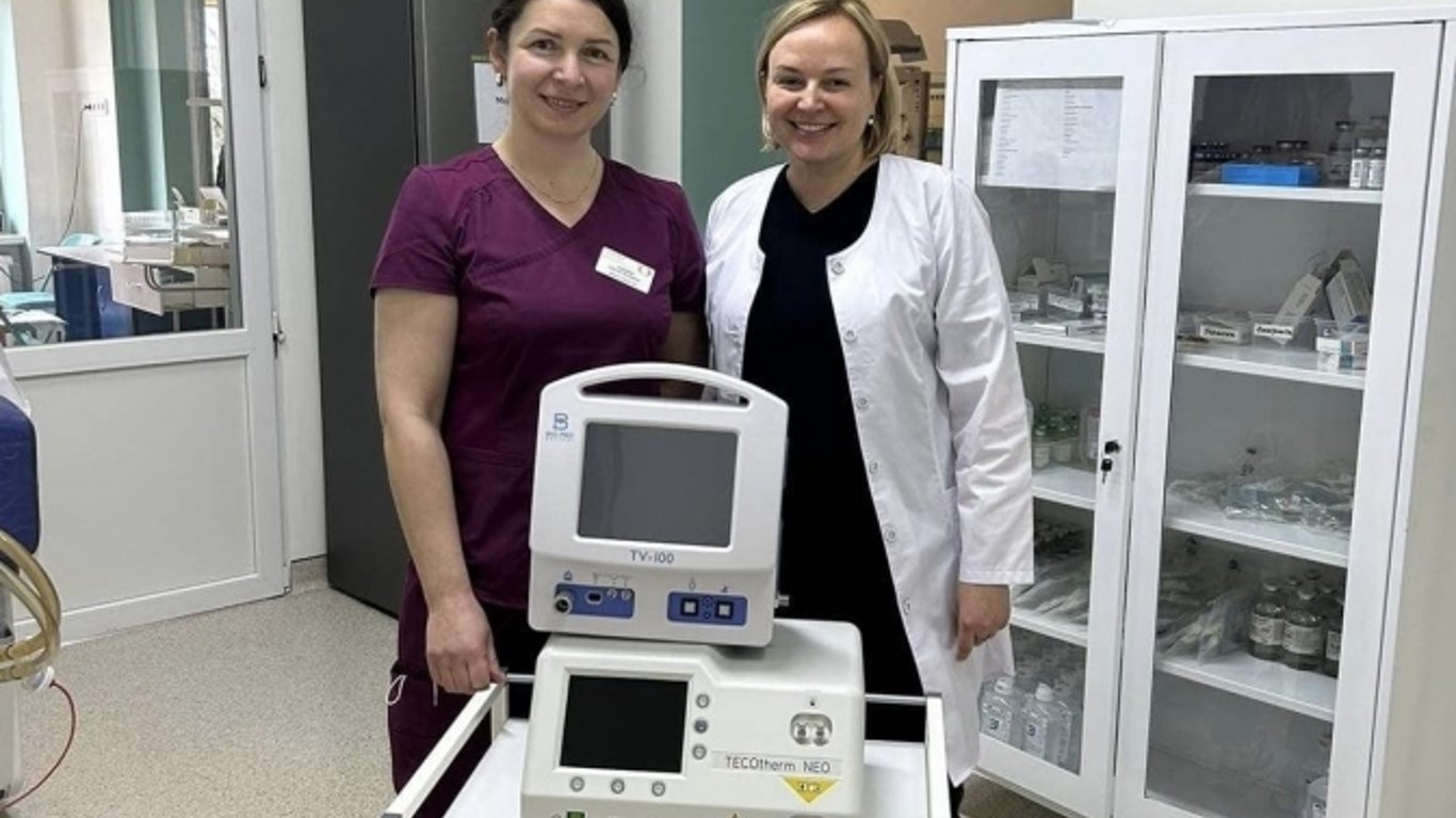 Львовская больница получила аппарат ИВЛ предназначен для детей, весом от 500 грамм.