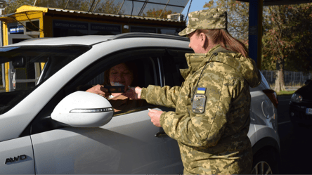 Десятки автівок на кордоні — на яких КПП найбільші черги - 285x160
