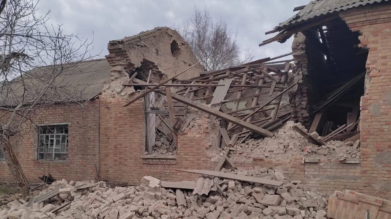 Ворог вдарив по Дніпропетровщині артилерією і дронами — фото руйнувань
