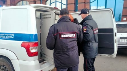 ​​​​​​​У росії дівчину оштрафували за стрічки "ворожих" кольорів на рюкзаку - 285x160