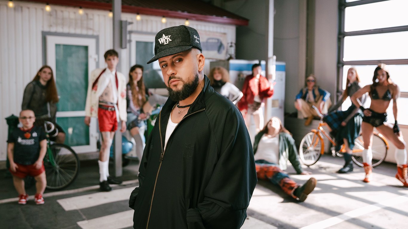 MONATIK запремьерил новый хит в ответ на критику в сети