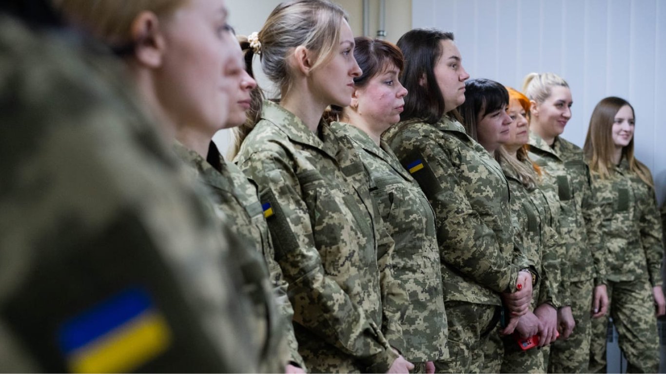 Мобілізація жінок нарівні з чоловіками — військова пояснила, чому це необхідно