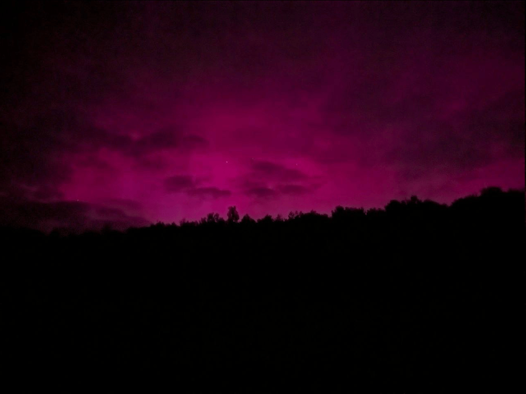 У небі над Україною з'явилося північне сяйво — в яких областях спостерігали незвичне явище - фото 6