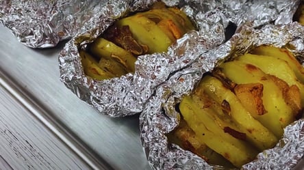 Картопля з салом у фользі, запечена в духовці - 285x160