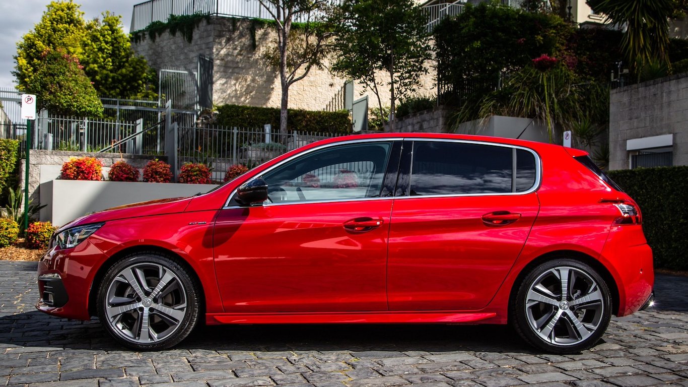 Peugeot 308 з пробігом: дешевша альтернатива VW Golf