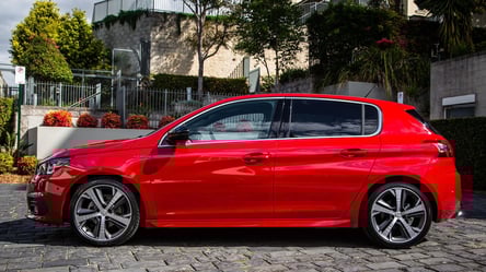 Peugeot 308 з пробігом: дешевша альтернатива VW Golf - 285x160