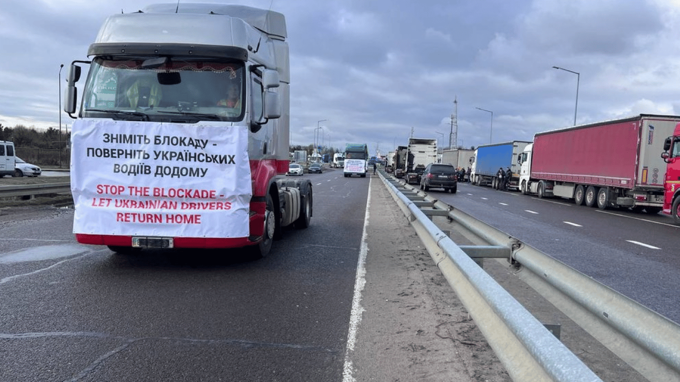 Українські перевізники розпочали протест у відповідь на кордоні з Польщею