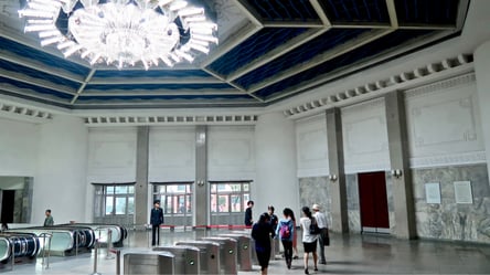 Турист тайно снял метро в КНДР — видео - 285x160