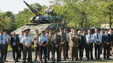 У Німеччині показали новітню зброю, яка вирушить на фронт в Україні - 285x160