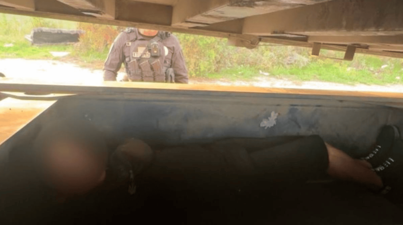 Россиянин под багажником — на Одесчине пограничники нашли необычный груз - фото 1