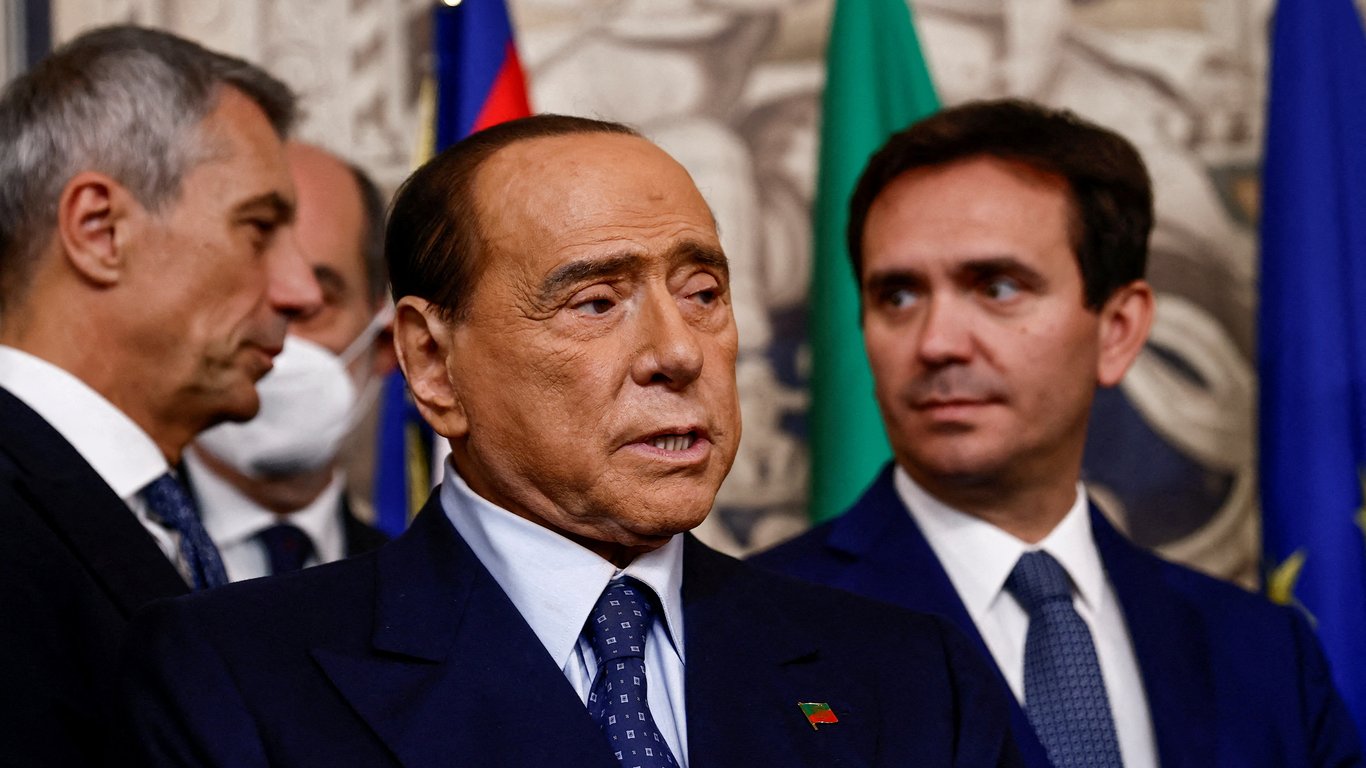 Самые громкие скандалы с Сильвио Берлускони - 250x140