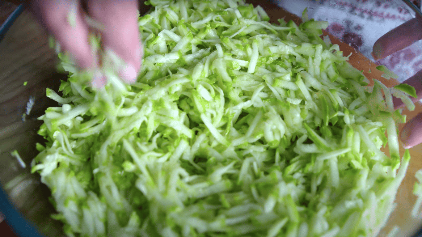 рецепт соковитих котлет зі свинячої лопатки з кабачками