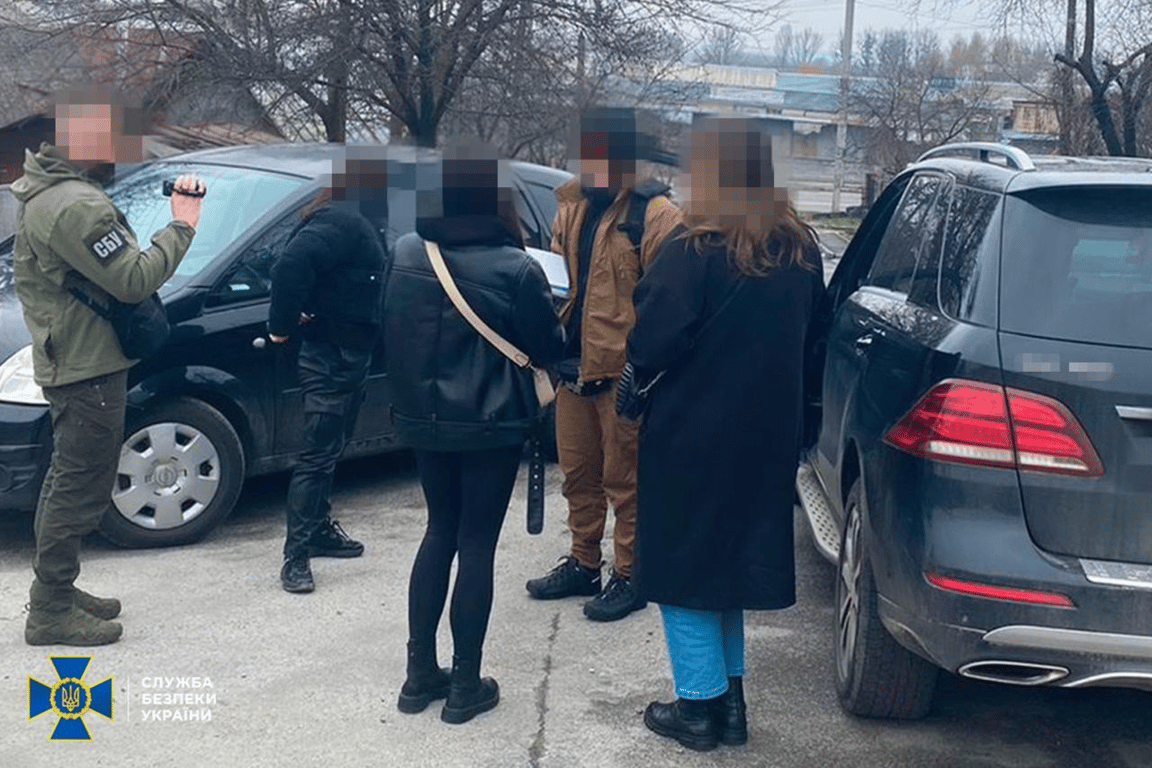 СБУ затримала жінку, яка ввозила прекурсори під виглядом прального порошку - фото 1