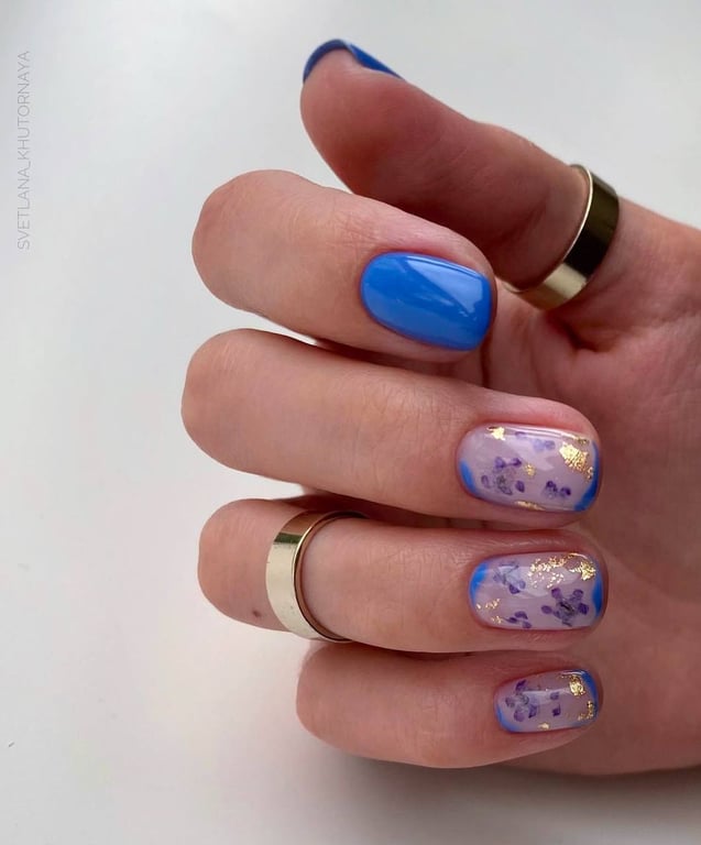 Квіткові мотиви будуть доречні в манікюрі цієї весни
