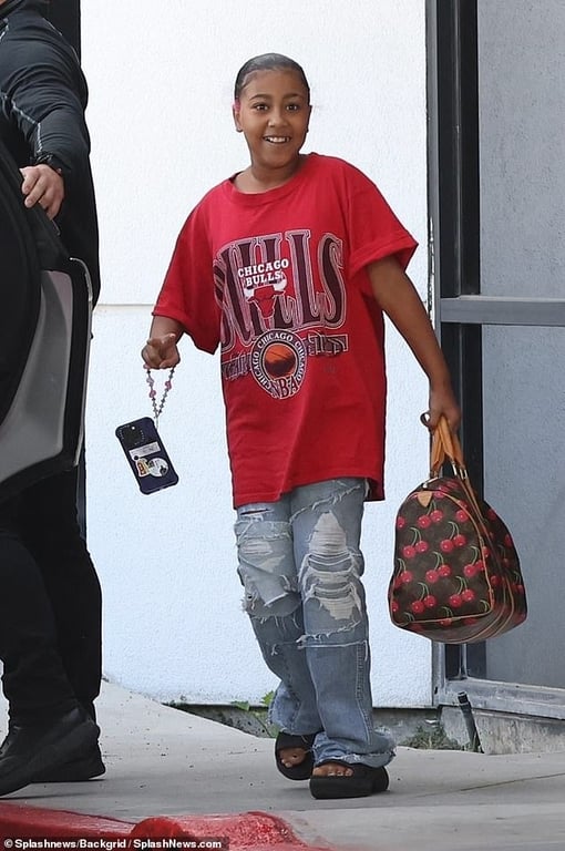 Кім Кардаш'ян підловили із сумочкою за 100 тисяч доларів - фото 3