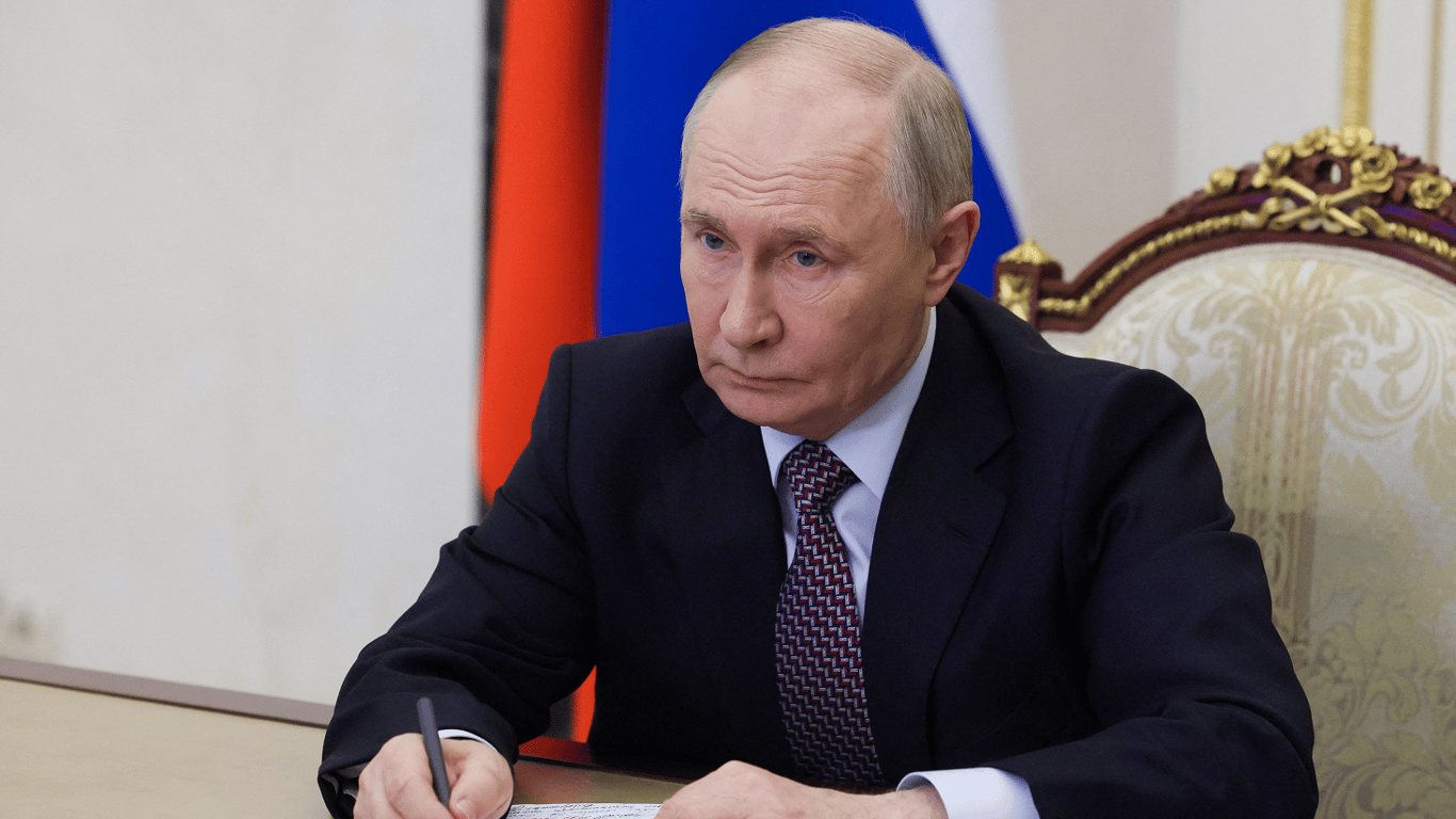 В Кремле из-за паранойи Путина проверяют часы