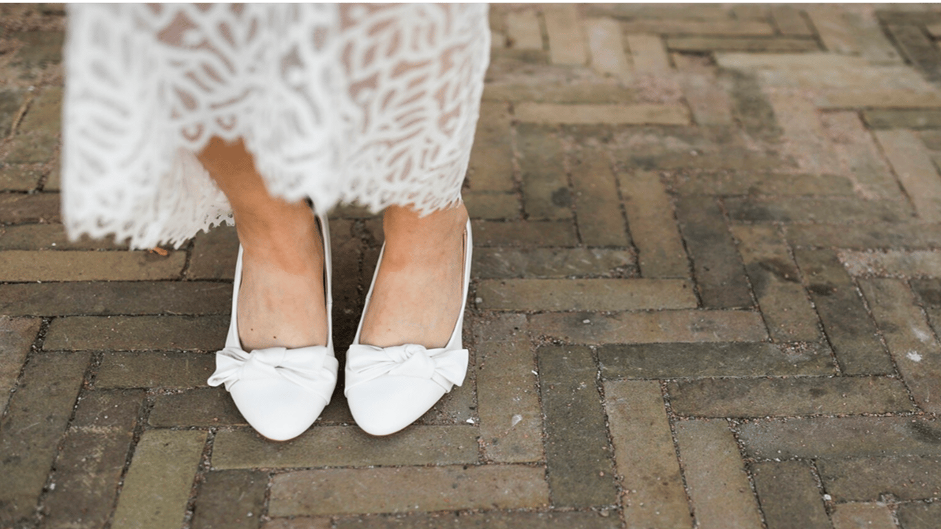 Балетки в трендовом цвете, которые дополнят любой образ