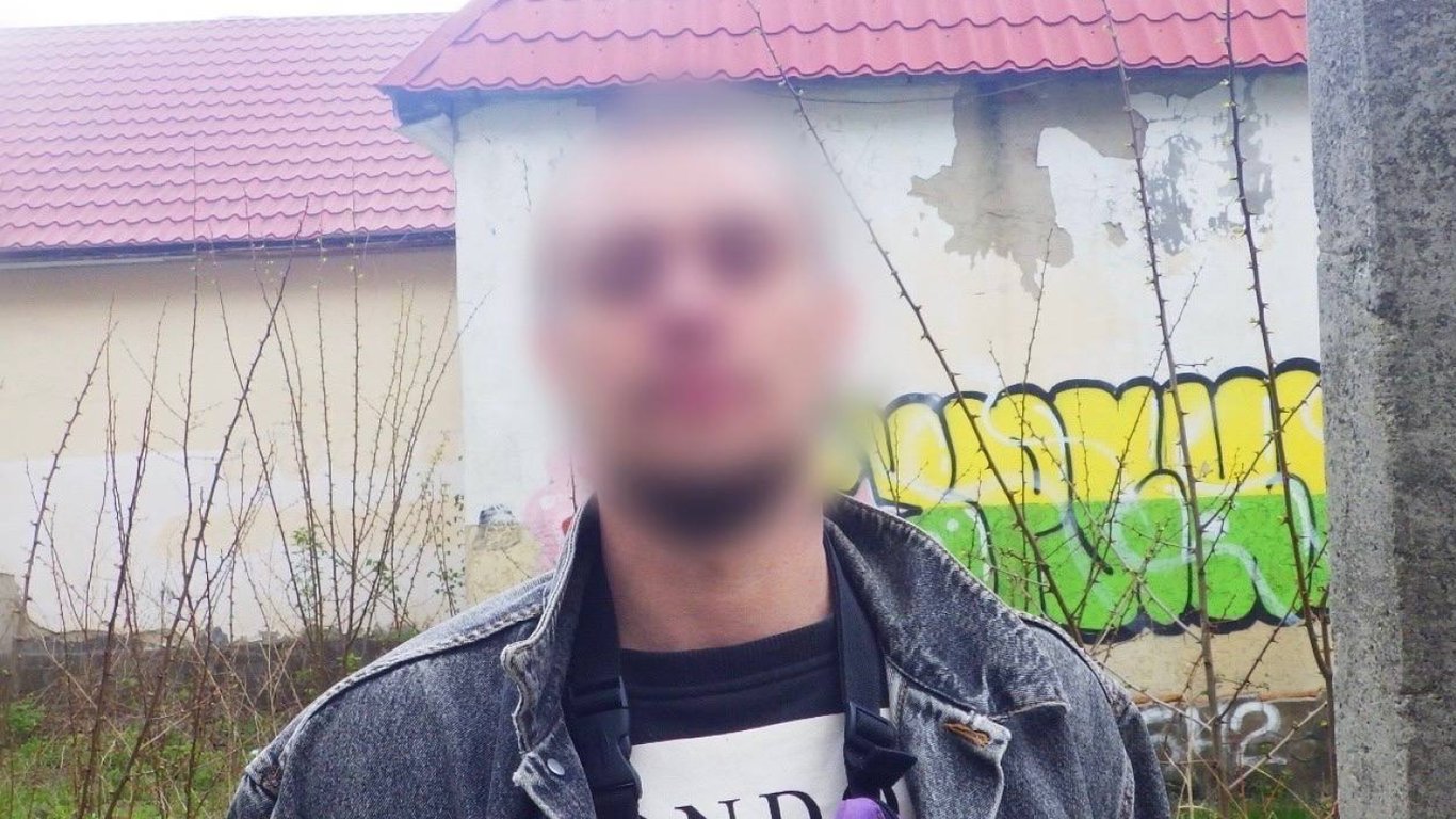 Вооруженный киевлянин терроризировал прохожих на бульваре Верховной Рады