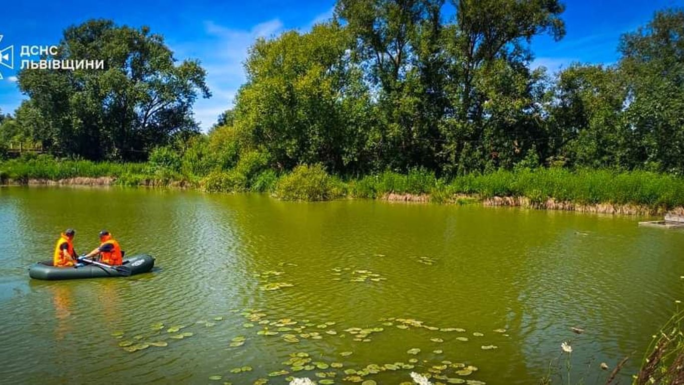 На Львівщині працівники ДСНС витягли з води потопельника