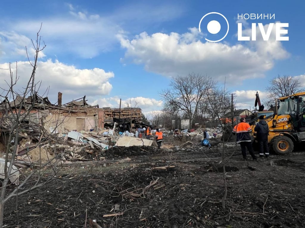 Розбір завалів у Гатному