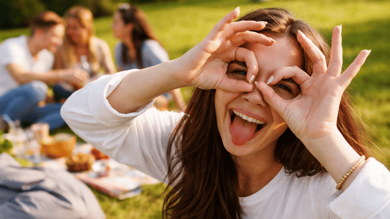 Привітання з 1 квітня 2026: прикольні картинки та жарти для Viber