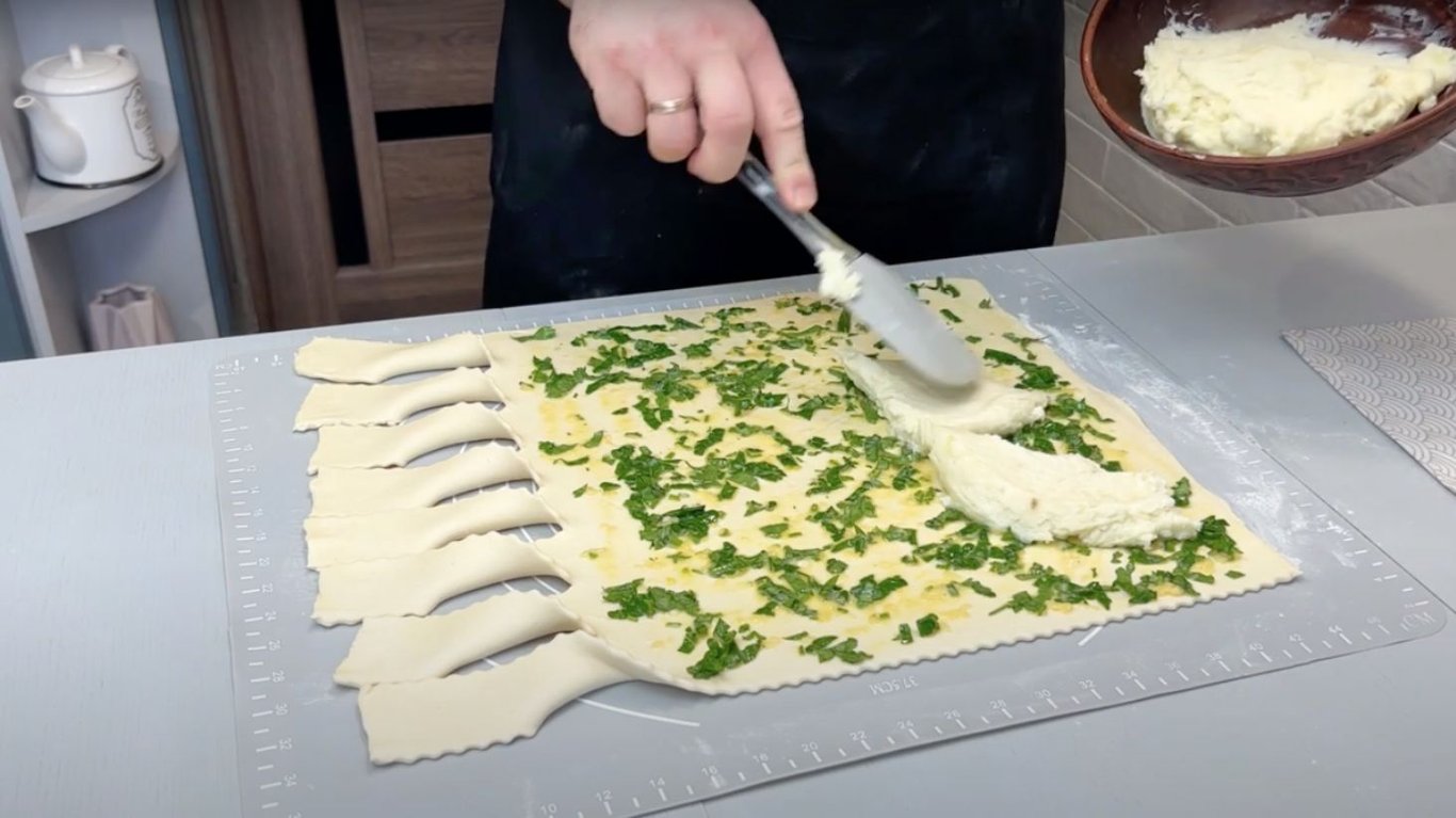 слойки с картофелем и колбасой на завтрак рецепт