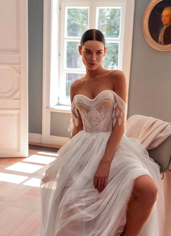 Корсети в весільних сукнях мають елегантний вигляд