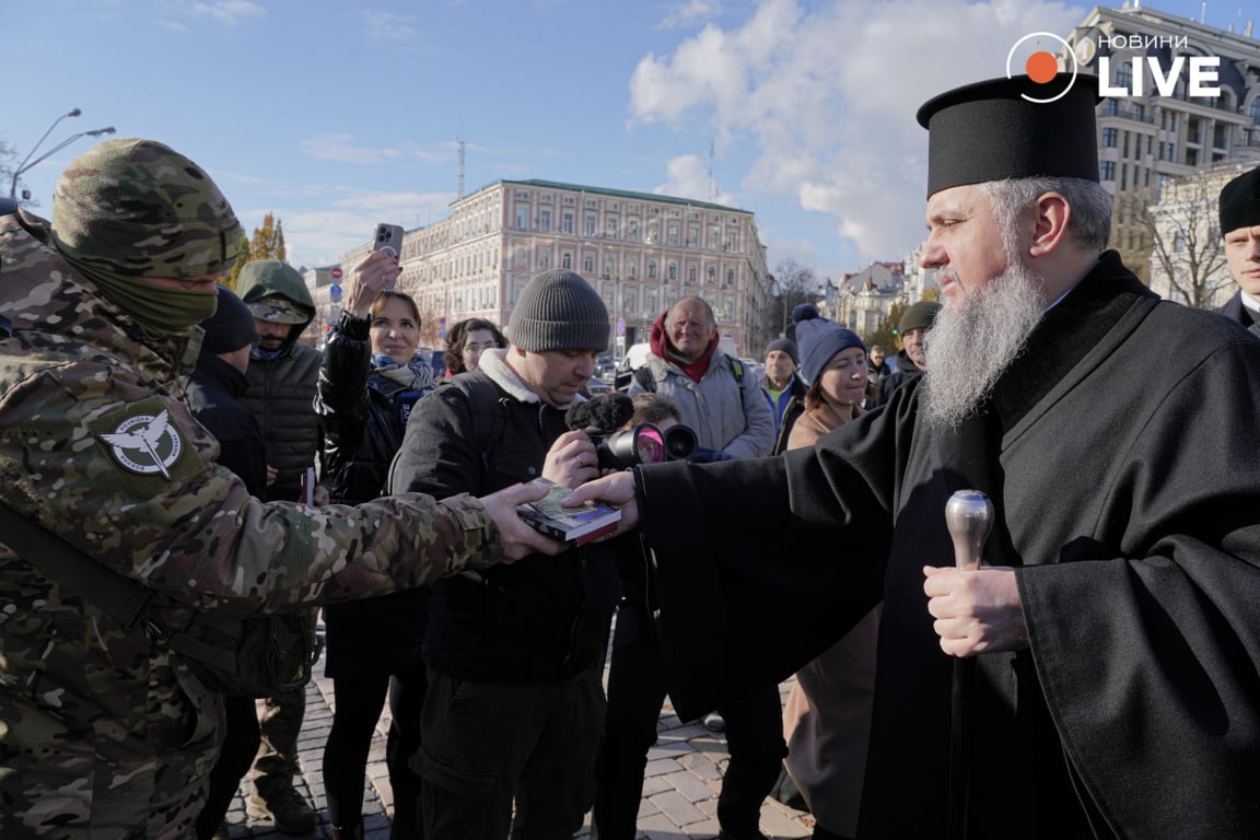 Митрополит Епофаній освятив допомогу для військових