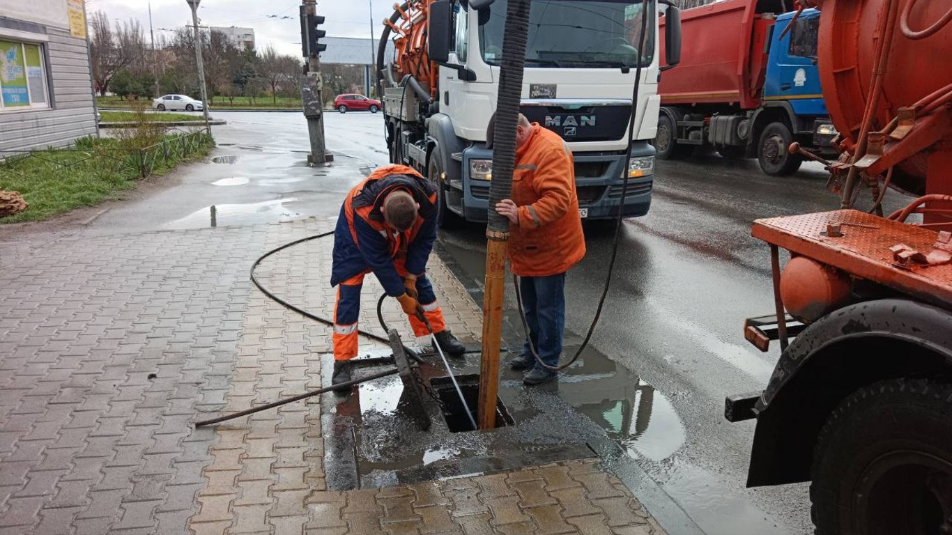 одеські комунальники проводять ремонт на дорогах