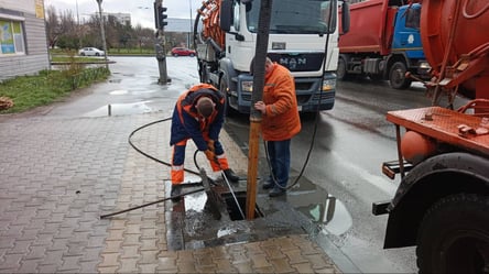 До уваги водіїв: де одеські комунальники проводять ремонт на дорогах - 285x160