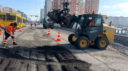 Компании не хотят ремонтировать дороги из-за военной техники - 285x160