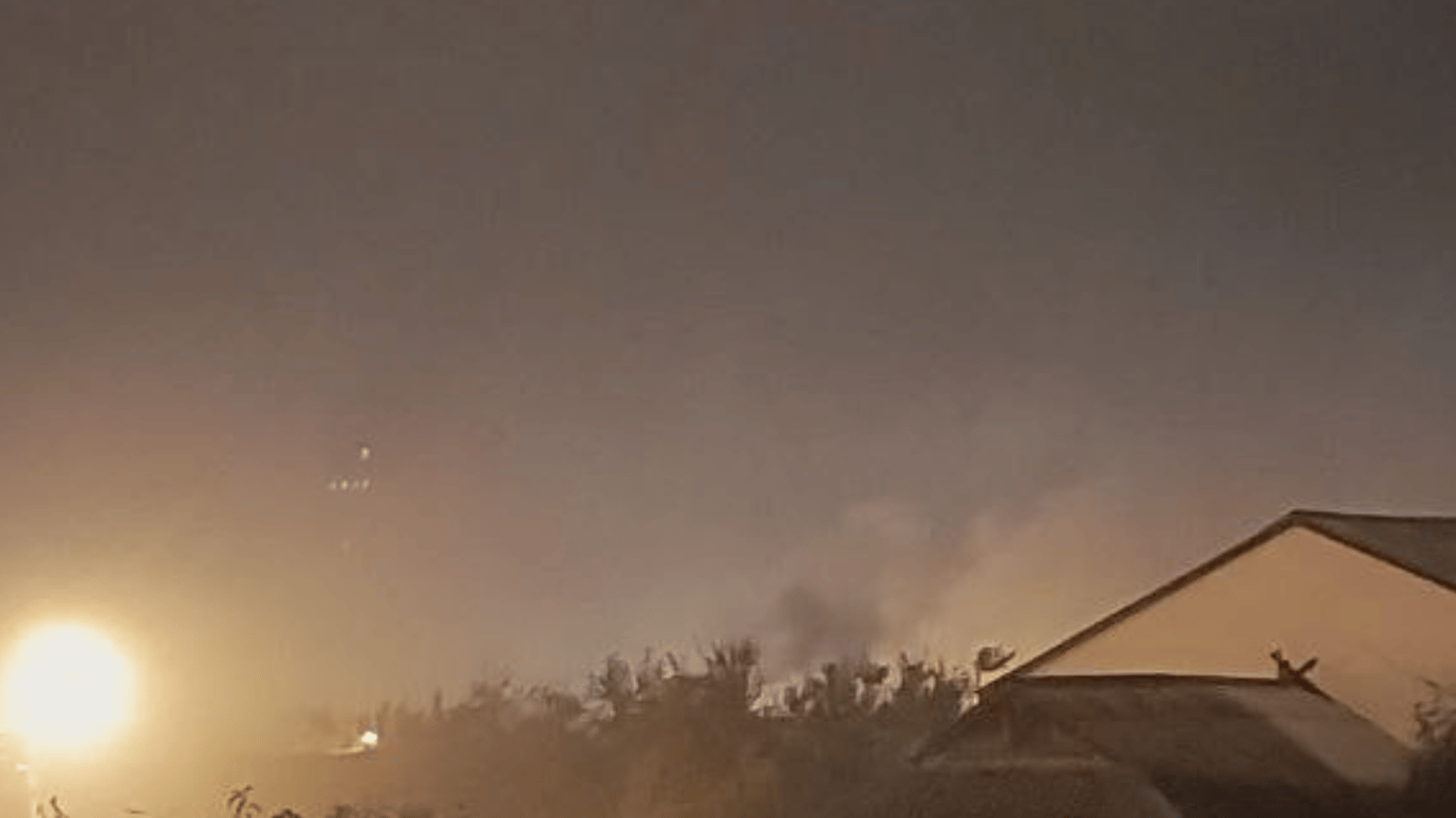 В окупованому Донецьку пролунали потужні вибухи — є влучання з постраждалими