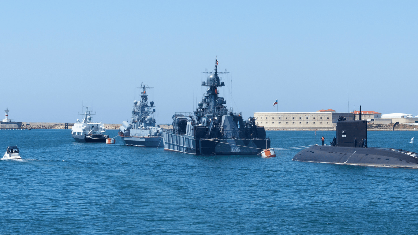 Россия держит в море ракетоноситель с "Калибрами" на борту