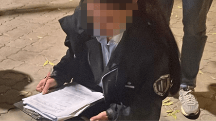 Чиновник на Одещині заробляв на ухилянтах — які схеми - 290x160