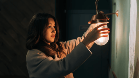 Екстрені відключення світла у Києві та областях — що сталося - 285x160