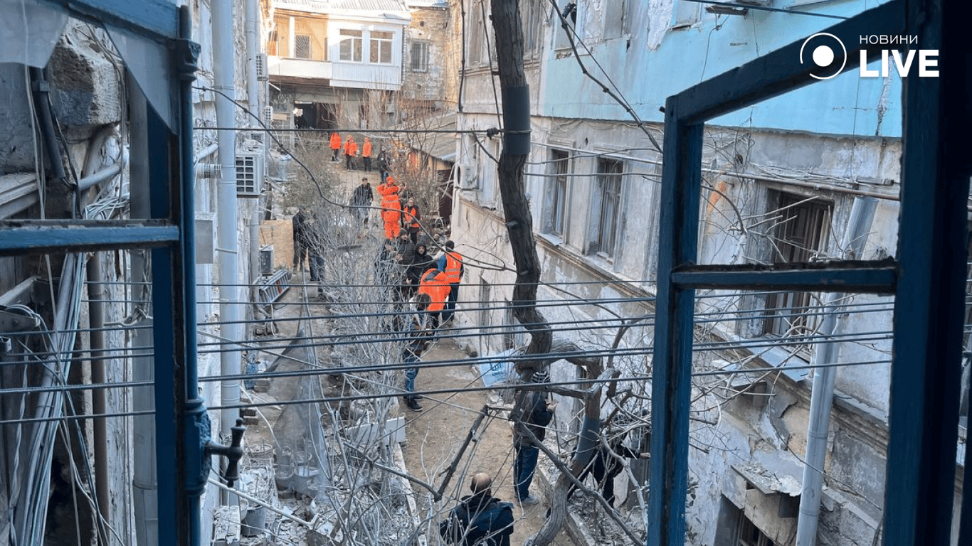 Двір в Одесі, який обстріляли росіяни