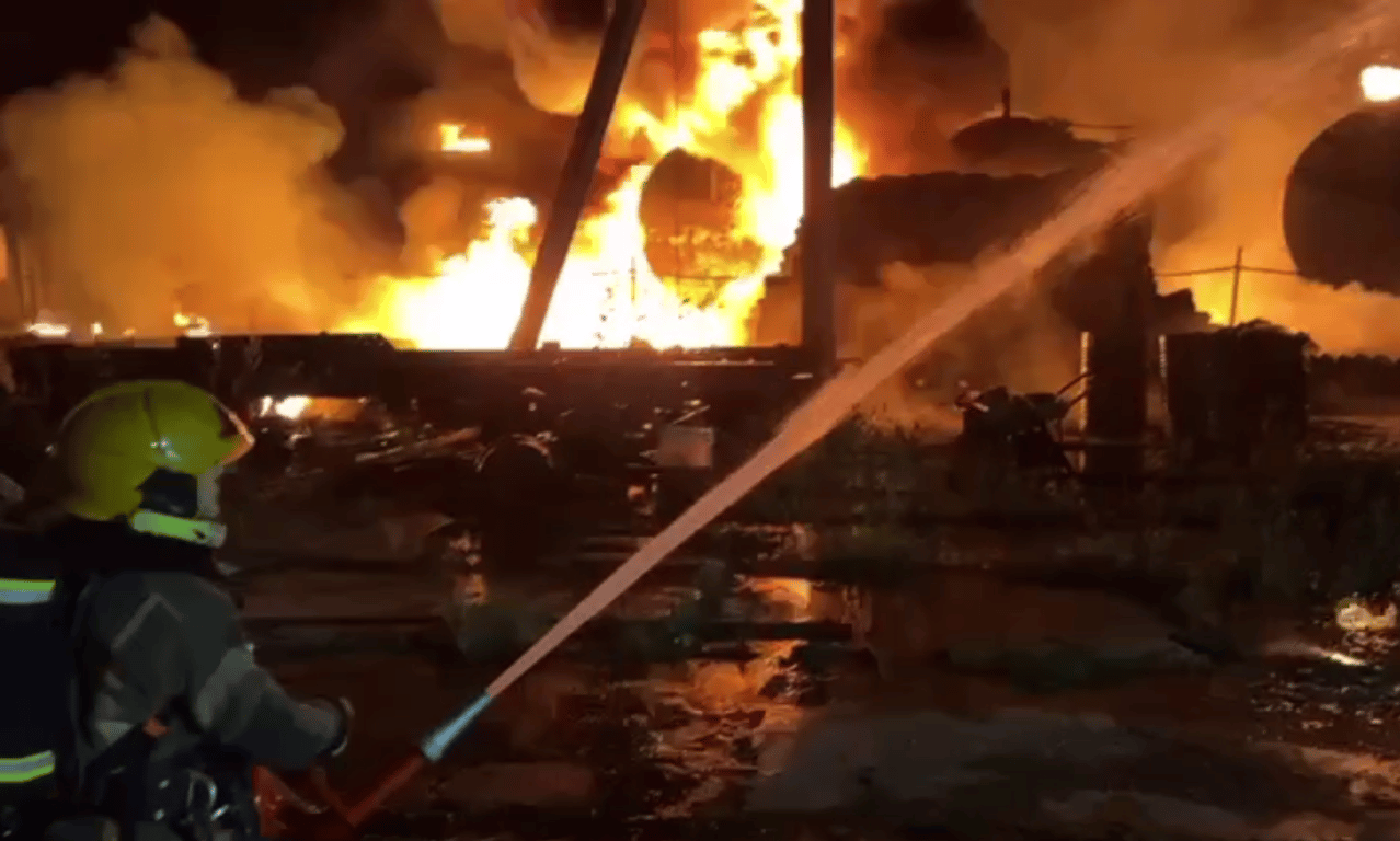 Пожежа на НПЗ в Росії