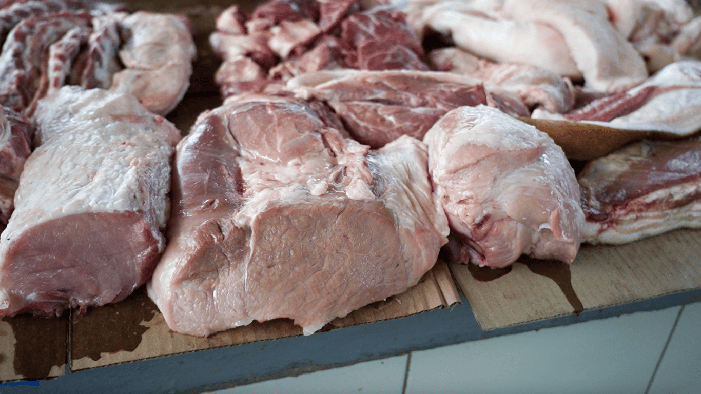 Свинина на прилавку