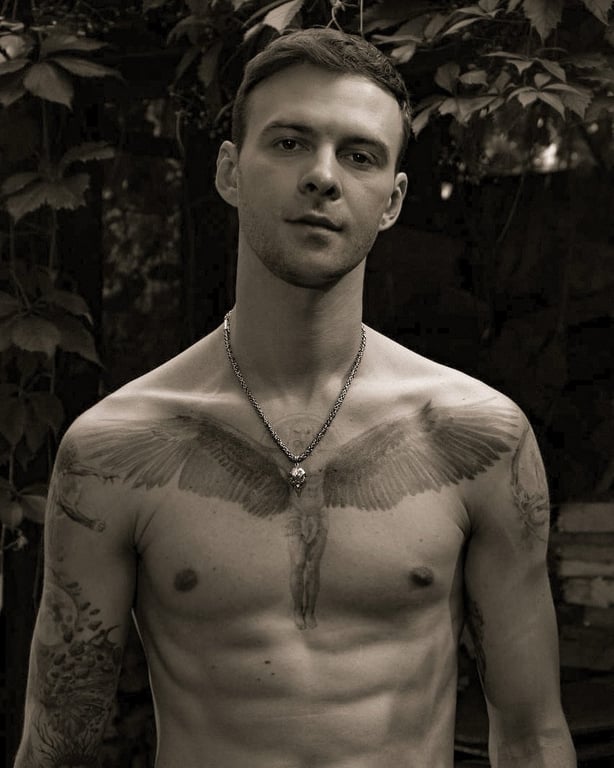 Барских выпустил новую версию песни "Мало"