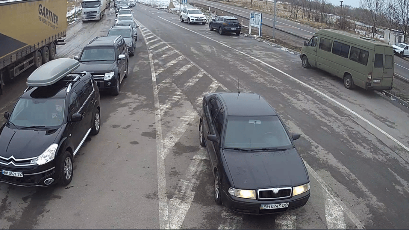 Черги на кордоні з Молдовою та Румунією — ситуація на трасі Одеса-Рені