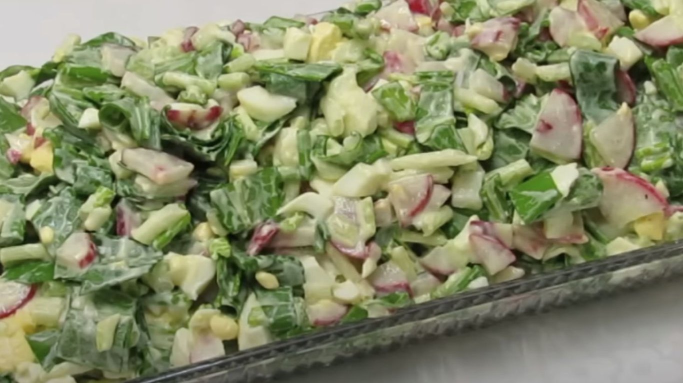 Салат з черемшею та редискою