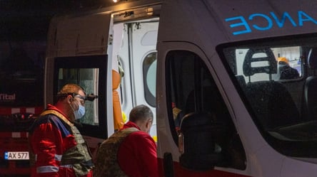 У Харкові дрон влучив у дев'ятиповерхівку, є постраждалі - 290x166