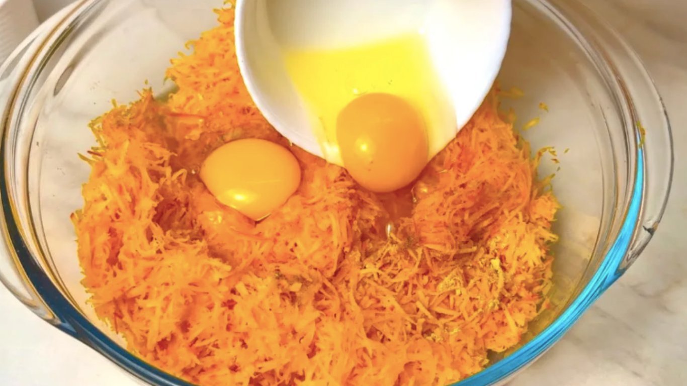 Гарбузові оладки за 10 хвилин — просто гарбуз і два яйця, смачний сніданок за лічені хвилини