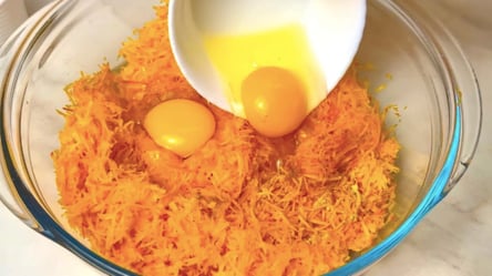 Тыква + 2 яйца — рецепт вкусных оладий на завтрак за 10 минут - 285x160