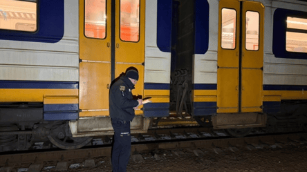 Трагедія на залізниці в Одесі — поїзд переїхав 14-річна дівчинку - 290x166