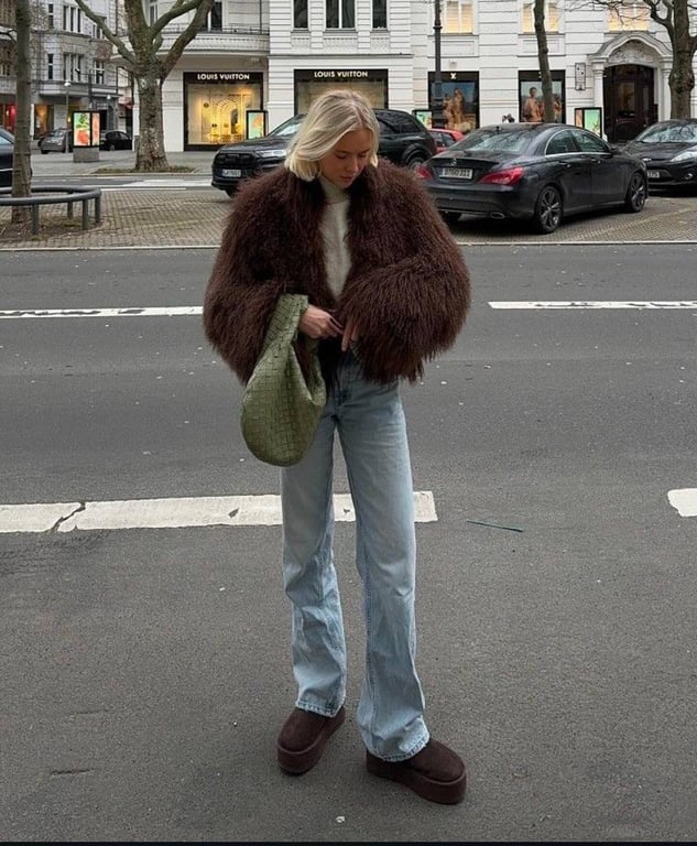 З шубою можна комбінувати різний одяг