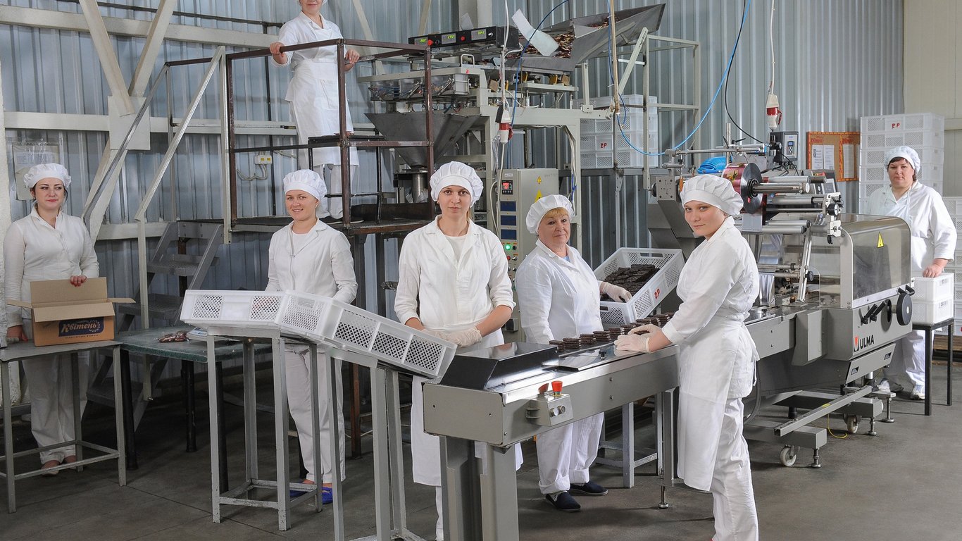 Работа на кондитерской фабрике в Германии — свежая вакансия, условия и зарплата
