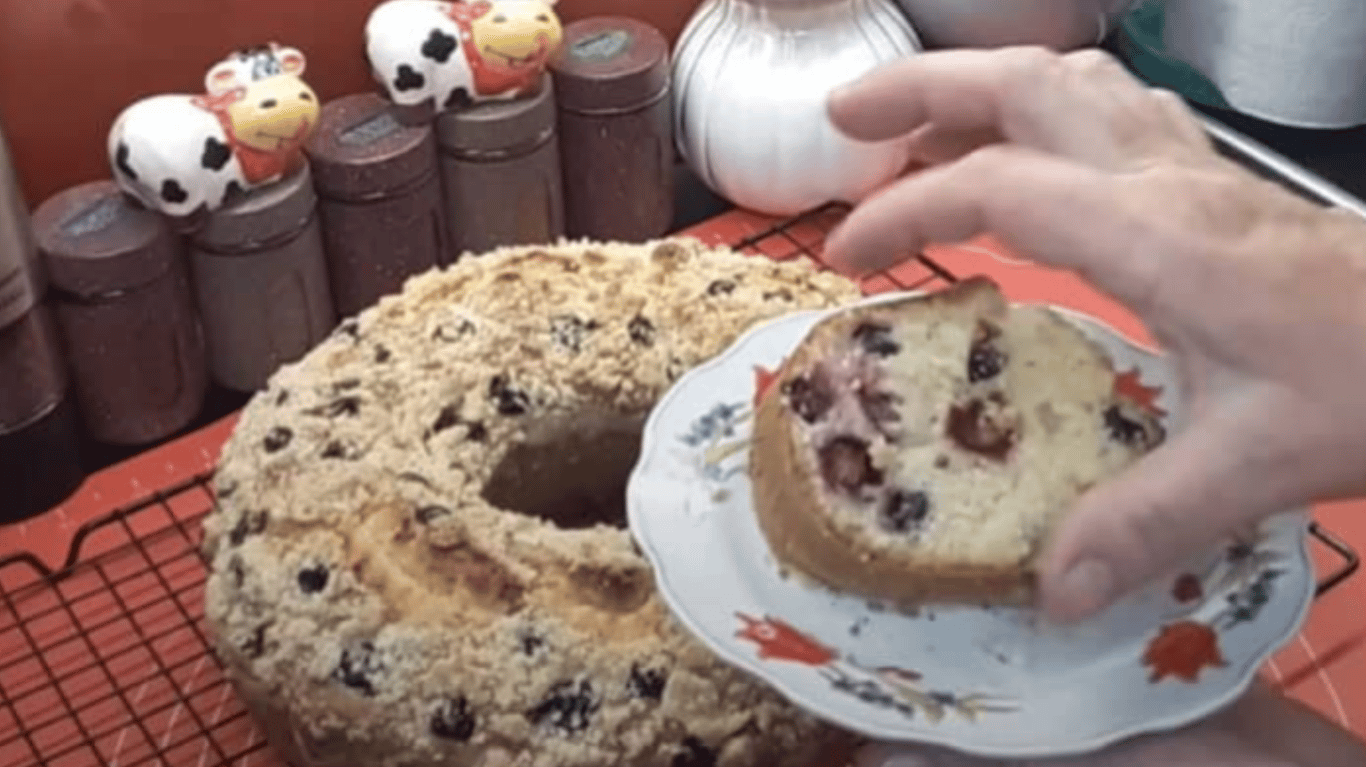 смачний рецепт пирога зі смородиною з кефіром і крихтою