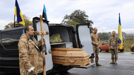 Син загиблого воїна не жив з татом — чи має право на виплату - 285x160